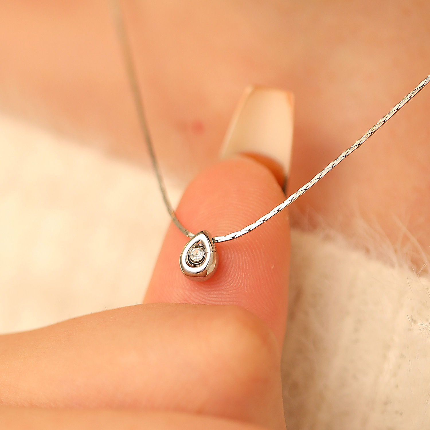 Pearl Trim Chain - Collar de Perlas con Colgante Pequeño